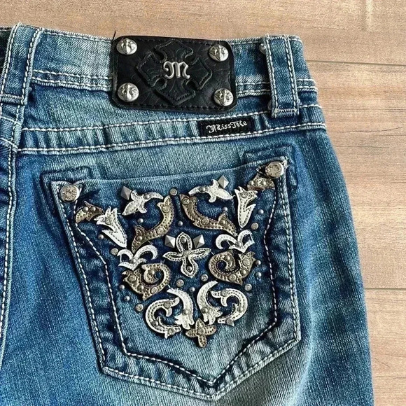 NWT Miss Me Cuffed Capri Jeans Jeweled Sz 27 - Picture 8 of 9